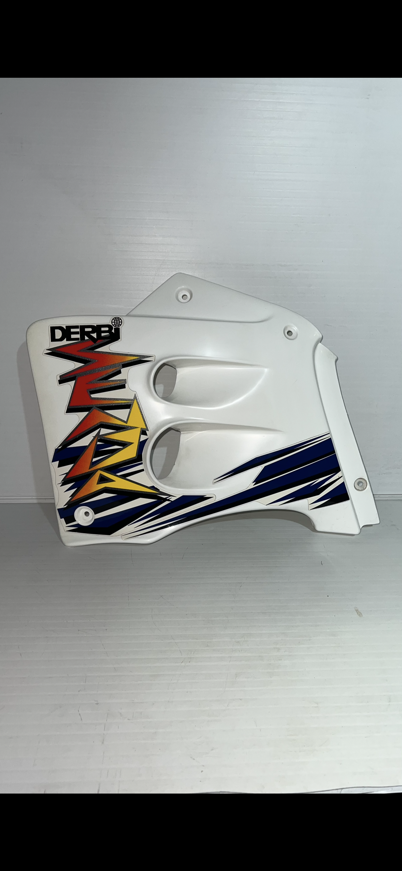 Carenage latéral gauche Derbi senda 94-99 neuf original