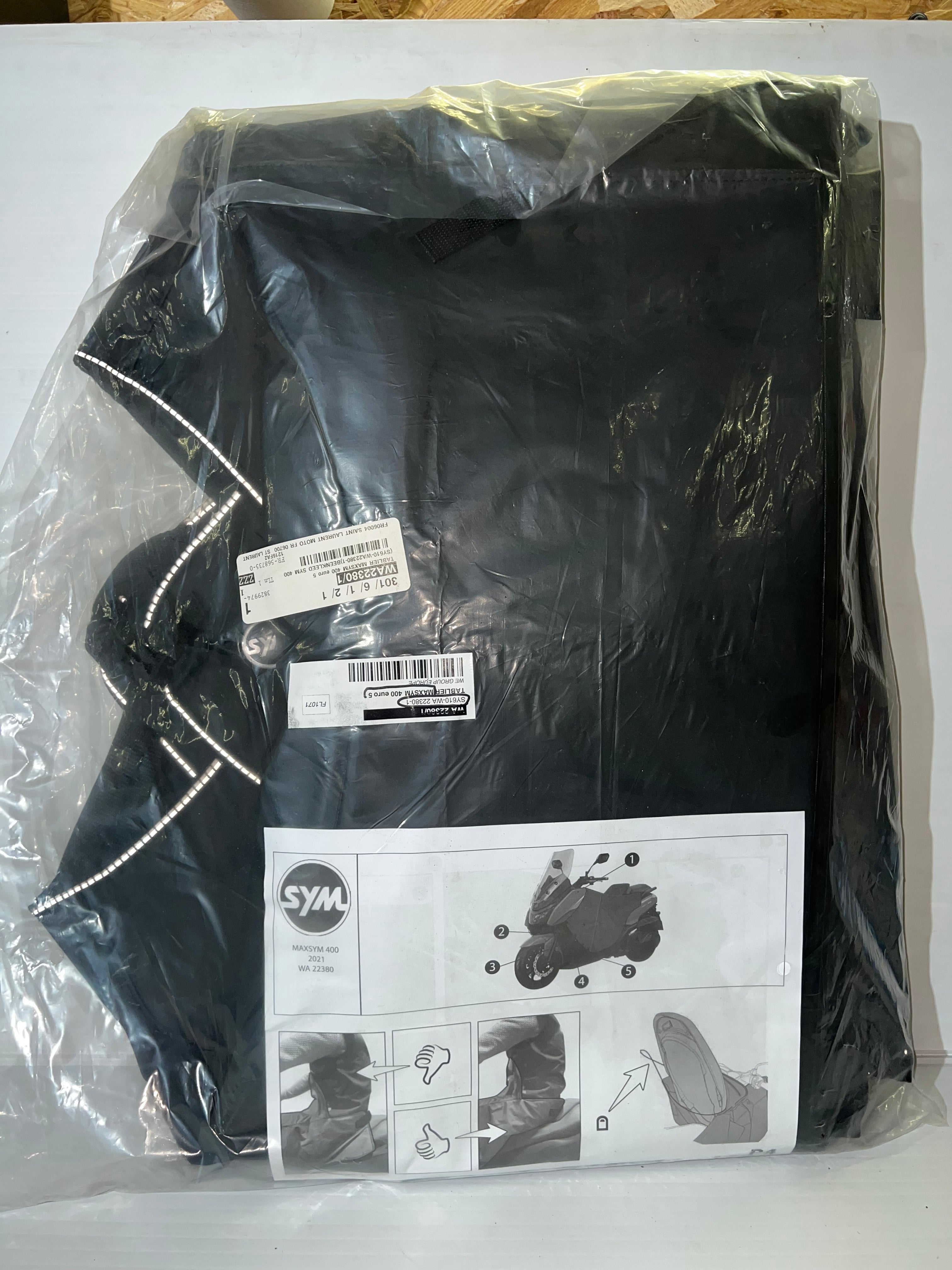 Tablier d’origine SYM pour Maxsym 400 – Protection pluie & froid