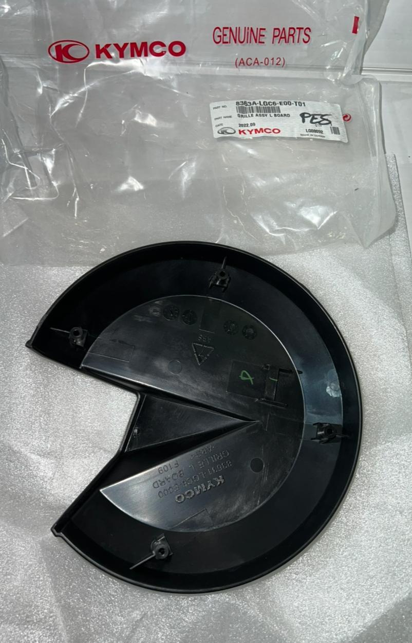 Kymco Ak550 > Cache latéral droit neuf